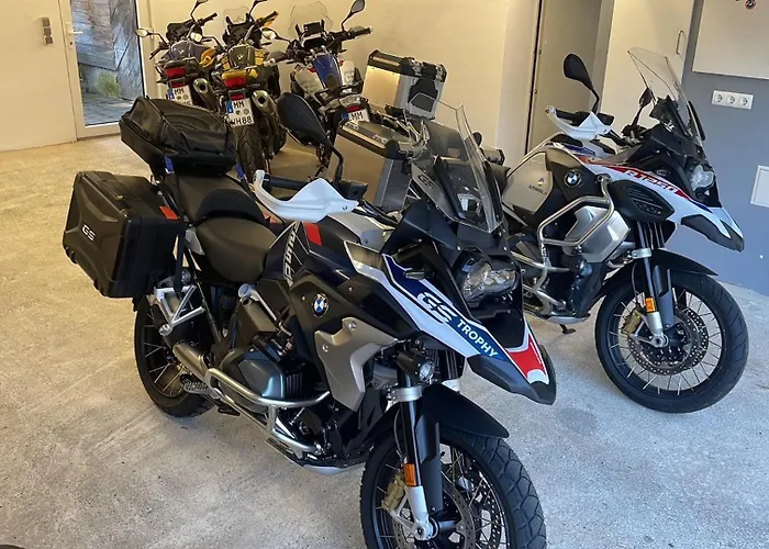 Alpen-hostel - Talstation Mit Motorradvermietung 梅明根