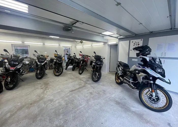Alpen-hostel - Talstation Mit Motorradvermietung 公寓