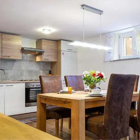 Apartment Alpen-hostel - Talstation Mit Motorradvermietung