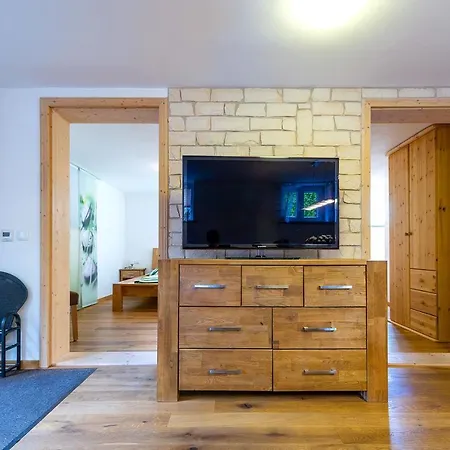 Alpen-hostel - Talstation Mit Motorradvermietung