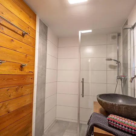 Alpen-hostel - Talstation Mit Motorradvermietung Apartment